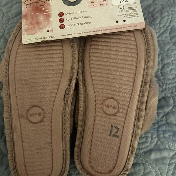 Jessica Simpson size 8 slippers - Picture 2 of 2